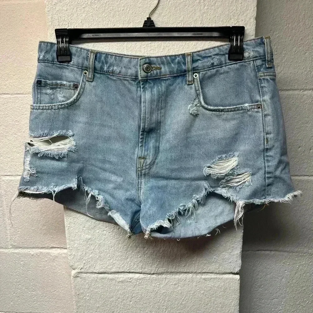 Zara Cut Off Jean Shorts. Distressed. Light washed